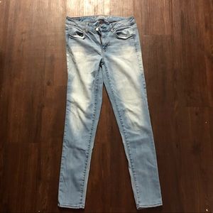 American Eagle light-wash jegging